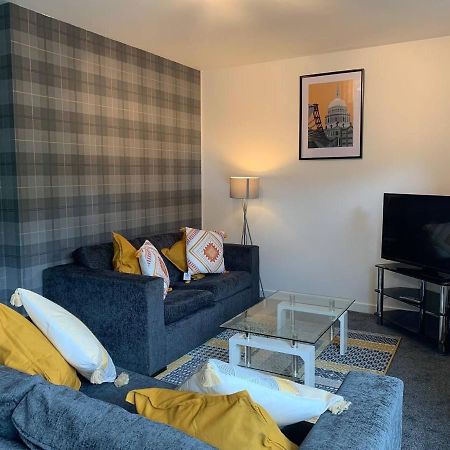 Modern 2 Bedroom Flat With Free Parking In Cambuslang, Glasgow Buitenkant foto