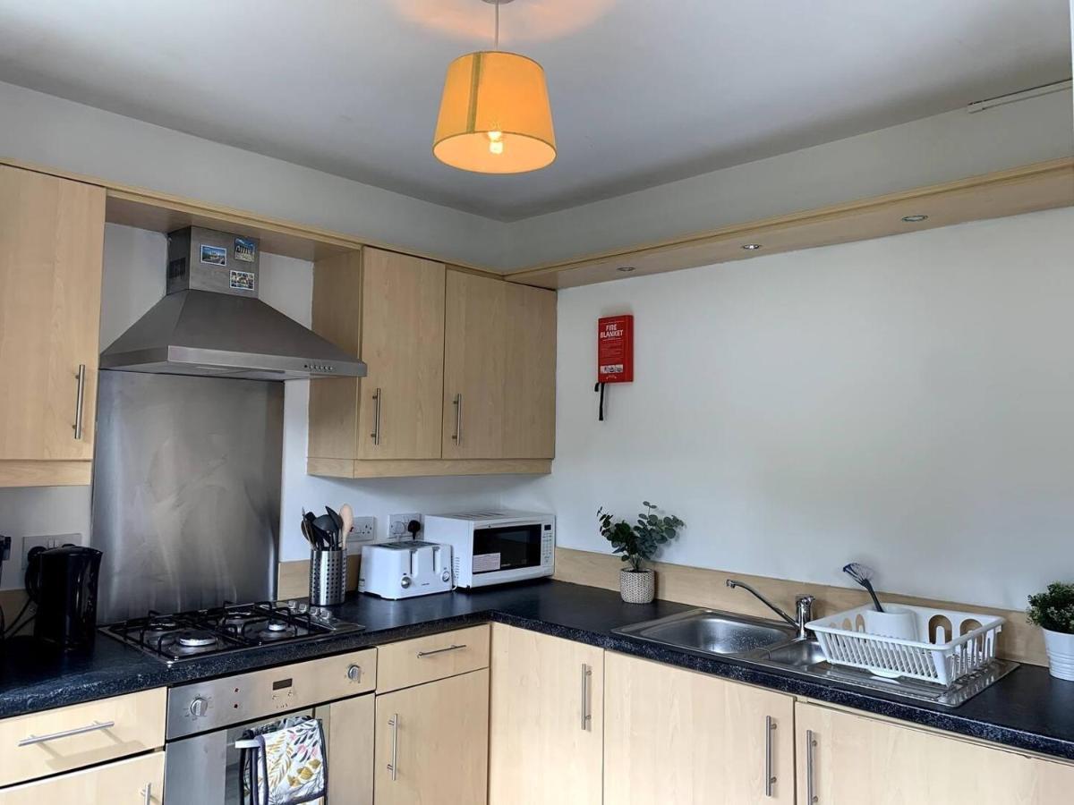 Modern 2 Bedroom Flat With Free Parking In Cambuslang, Glasgow Buitenkant foto